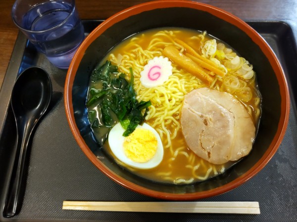 「煮干しラーメン大盛1.5玉」@名代 富士そば 大井町駅前店の写真