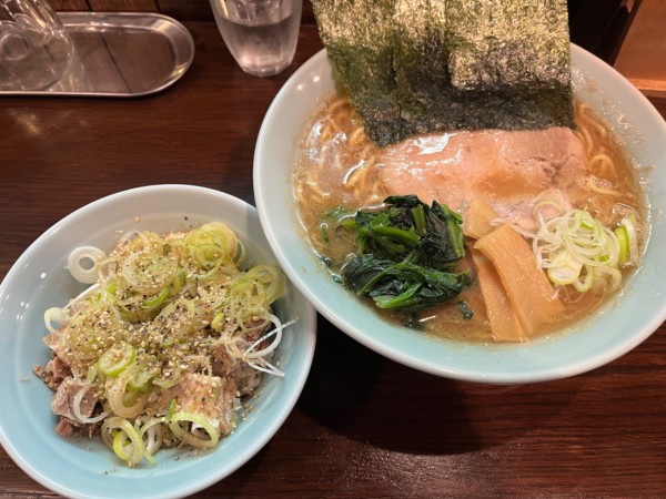 「濃厚豚骨ラーメン醤油（大）＋ネギチャー丼」@濃厚豚骨ラーメン 尾久家の写真