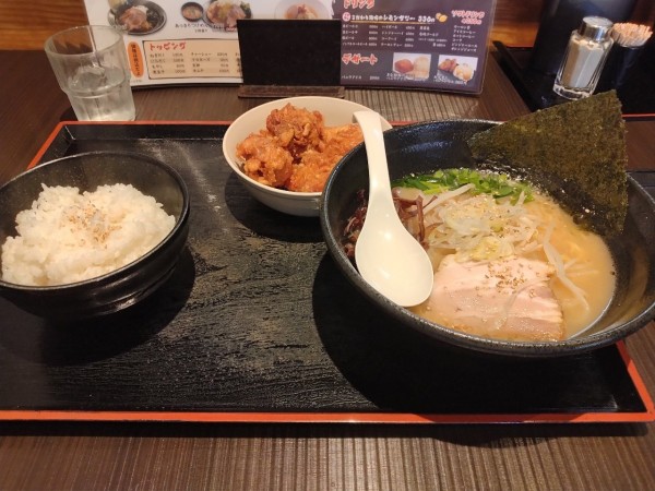 「牛骨塩らーめん」@らーめんごうの写真