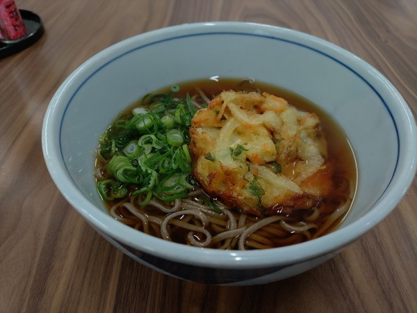 「かき揚げ蕎麦（610円）」@IZU-La SHUZENJI そば処の写真