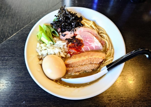 「特製濃厚煮干しそば」@陽はまたのぼるの写真