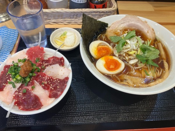 「ミニ馬刺し丼セット　煮卵」@鮮馬刺よかもん市場 美盛の写真