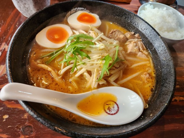 「味玉味噌らーめん　小ライス(ランチサービス)」@らーめん一会の写真