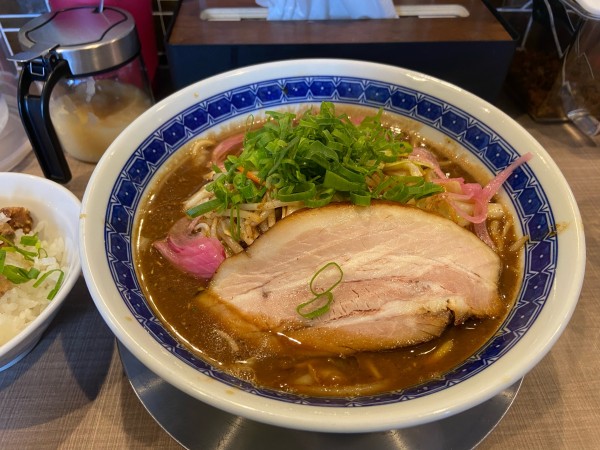 「スパイシー味噌濃菜麺 ¥1,000-　ミニ豚ごはん ランチサービ」@エキトンの店 井の庄の写真
