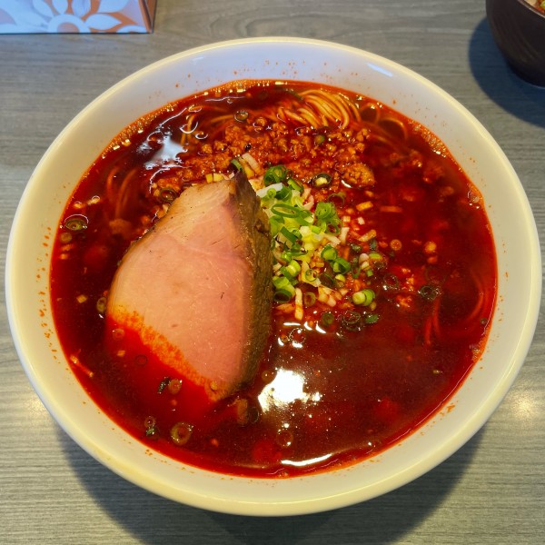 「台湾らぁめん醤油+直火チャーシュー+大蒜辛肉飯」@喜乃壺の写真