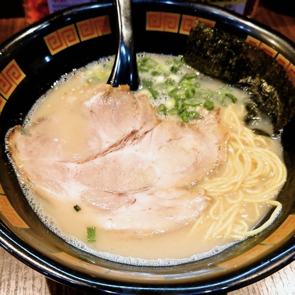 「博多ラーメン＋替玉」@博多ラーメン 福や 西池袋店の写真
