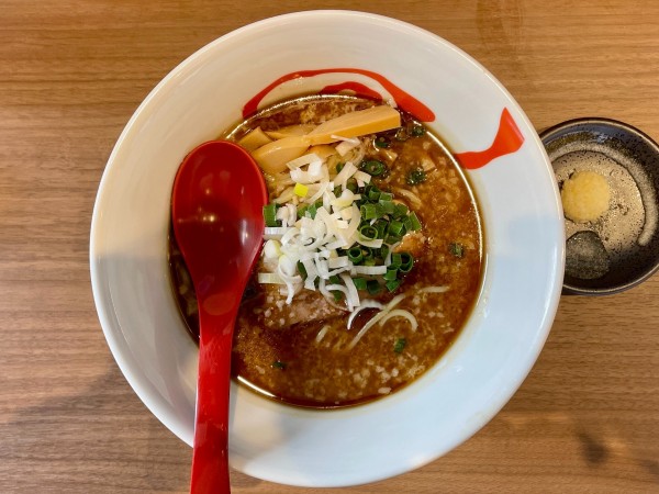 「サッポロ赤星→煎りにんにくらぁ麺 ＋ 替え玉」@らぁ麺 よしきゅうの写真