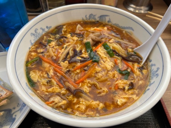 「酸辣湯麺650円+ギョウザ(サービスデー)100円 他」@福しん 東久留米店の写真