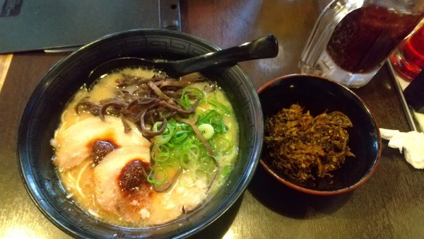 「中州屋台とんこつラーメン　赤ダレ、激辛高菜」@元祖博多中洲屋台ラーメン 一竜 西新宿店の写真