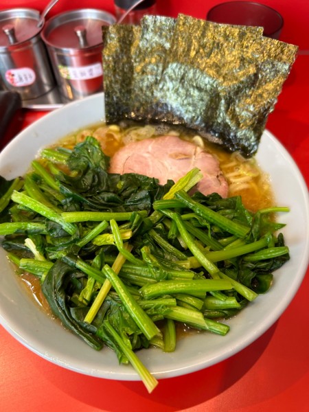 「ラーメン＋ほうれん草」@横浜家系ラーメン 黄金家 鴨居店の写真