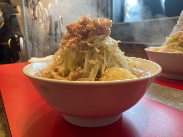 「小ラーメン(麺量300g・全マシ) 900円」@ラーメン ヨシトミの写真