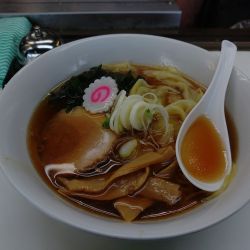 ワンタン麺（醤油）（730円）