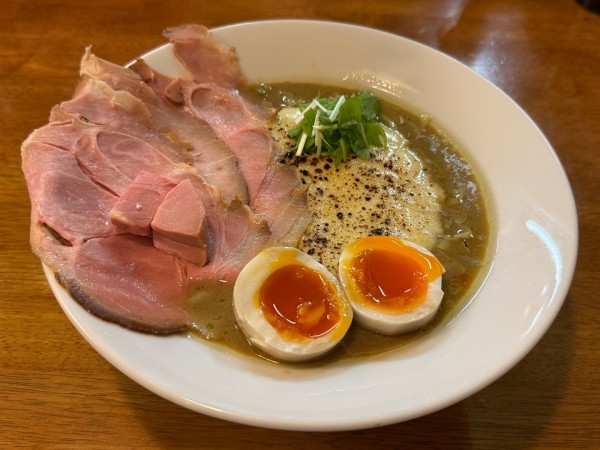 「限定・燻製カキのフォルマージュらぁ麺・特製1460円」@らぁ麺はうす Sumika0の写真