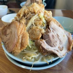 国産ブタラーメン(麺少なめ)+野菜増し+タマネギ