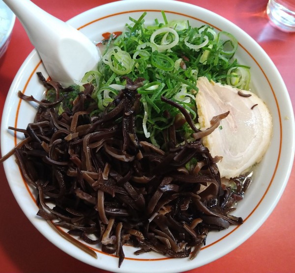 「博多ネギぼっこしラーメン 1000円 キクラゲ 100円」@博多長浜屋台やまちゃん 銀座店の写真