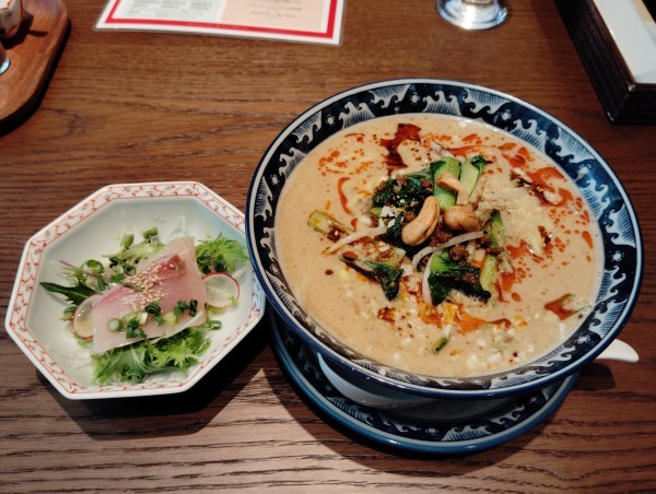 「サワダ流ゴマ担々麺　    1760円」@中華バル サワダ 虎ノ門ステーションヒルズ店の写真