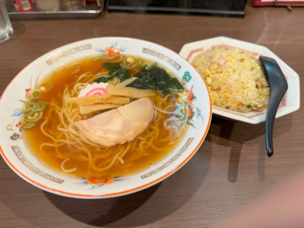 「半チャーハンラーメン」@新門飯店の写真