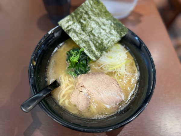 「豚骨醤油らーめん(並)  900円」@家系らーめん 金井家の写真
