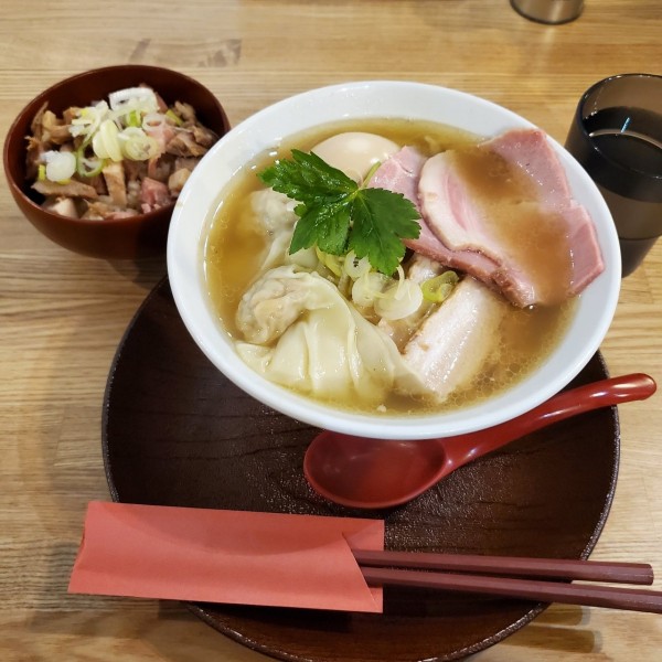 「特製しなそば（醤油）+チャーシューご飯」@手打ち正麺 Hachimitsuの写真
