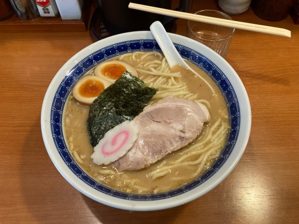 「中華そば(中盛)+味玉　1000円」@麺恋処 いそじの写真