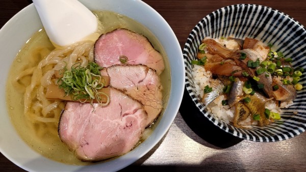 「名古屋コーチンの炙り肉中華そば　塩　900円」@寿製麺よしかわ 坂戸店の写真