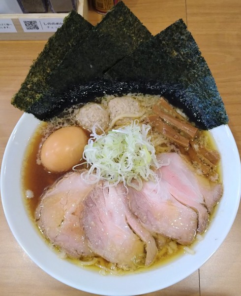 「全部のせ醤油らーめん 1380円 大盛り 150円」@しののめヌードルの写真