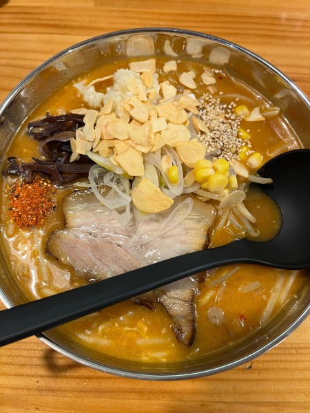 「湯気家特製辛味噌ラーメンLv.2(1000円)＋大盛(100円)」@麺天 湯気家の写真