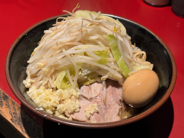 「塩アブラーメン＋玉子（1,050円）| 半分」@ラーメン二郎 荻窪店の写真