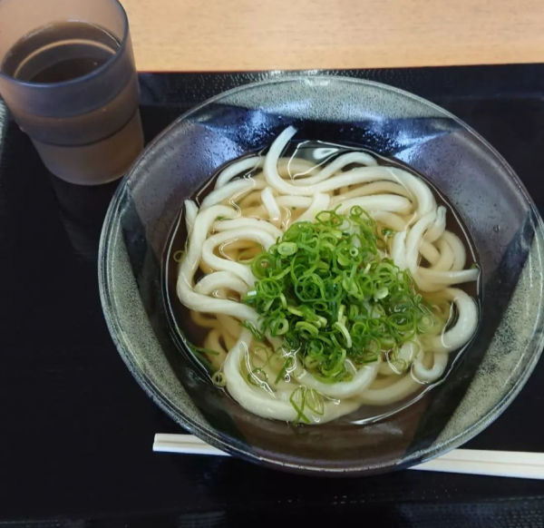 「かけうどん小」@こだわり麺や 丸亀田村店の写真