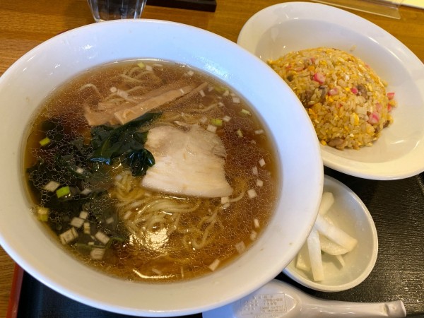 「ラーメン・半炒飯セット 980円」@中華料理 幸莱の写真