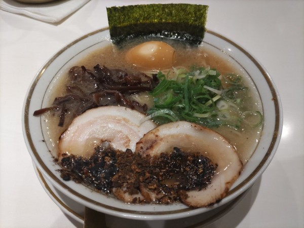 「濃厚豚骨玉名ラーメン+煮卵」@くまめんの写真