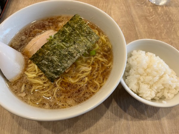 「背脂ラーメン（麺大盛）」@中華料理 味來の写真