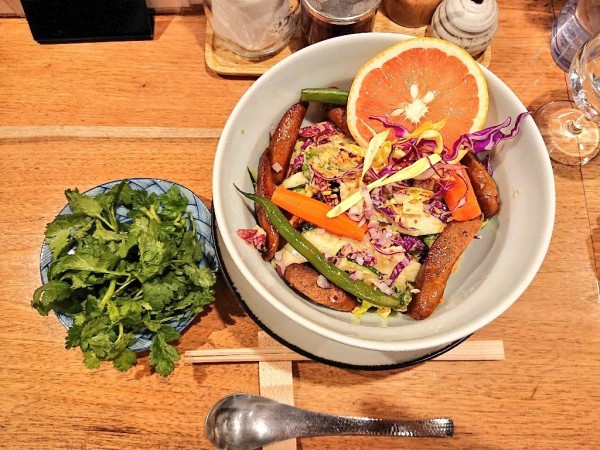 「【限定】仔羊のソーセージ メルゲーズまぜそば」@海老丸らーめんの写真