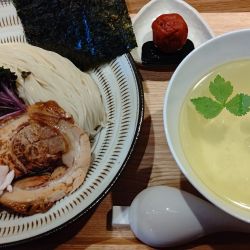 透明醤油つけ麺　1200円