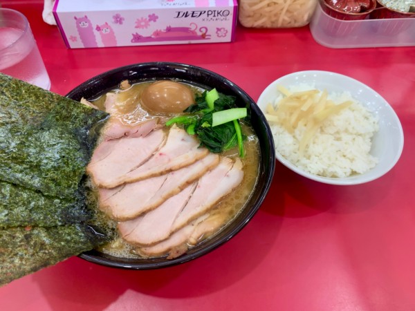 「チャーシューメン1,060円 味玉100円 ライス120円」@杉田家 千葉祐光店の写真
