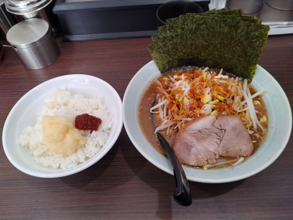 「家系味噌丿型『銀次郎』¥1000+ライス¥100+のり¥80」@横浜家系らーめん 侍 上野店の写真