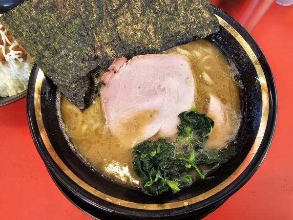 「ラーメン（かため多め）　850円」@青森野呂家 弘前店の写真