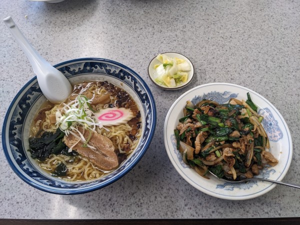 「Cセット（醤油らーめん＋スタミナ丼）900円」@ラーメンハウス チャオの写真