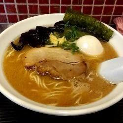 白湯らーめん　醤油（８５０円）＋（味玉１００円）