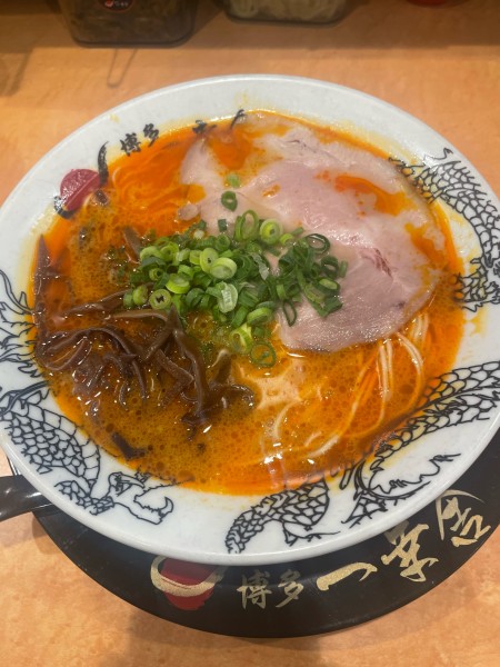 「赤ラーメン」@博多 一幸舎 博多駅筑紫口店の写真