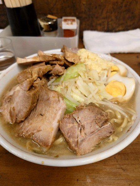「子豚ダブル  煮玉子  ニンニク  カラメ」@ラーメン二郎 品川店の写真