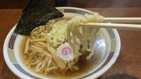 「煮干しラーメン」@手もみ煮干し中華 のぶさんの写真