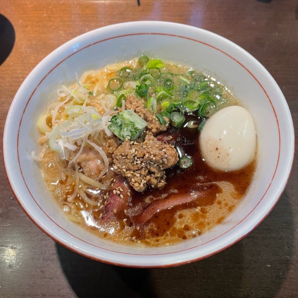 「味噌らあめん+味玉+釜焼き肩ロース+辛ミンチ丼」@麺や 虎徹の写真