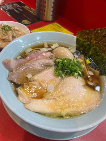 「霧島鶏の肉中華そば（周年限定メニュー）」@自家製麺 酉の写真