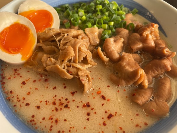 「限定：ミルキートンコツ1150円」@麺屋しん蔵の写真