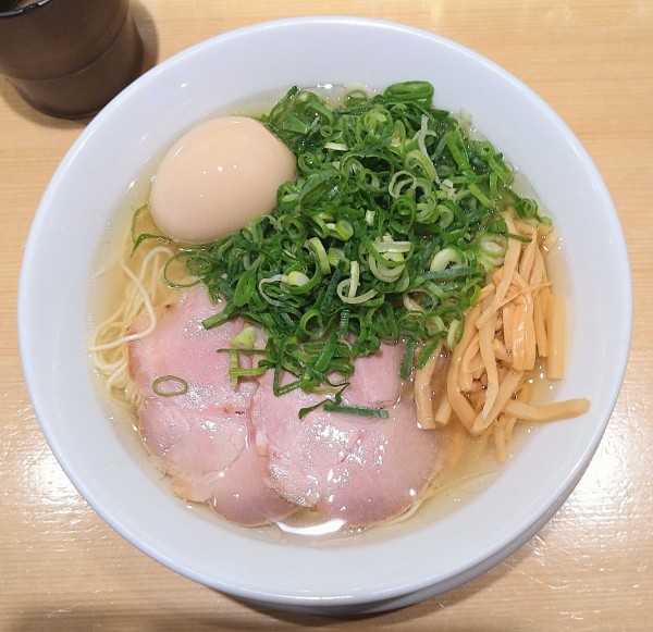 「塩ラーメン＋味玉」@京都ラーメン 森井 飯田橋店の写真