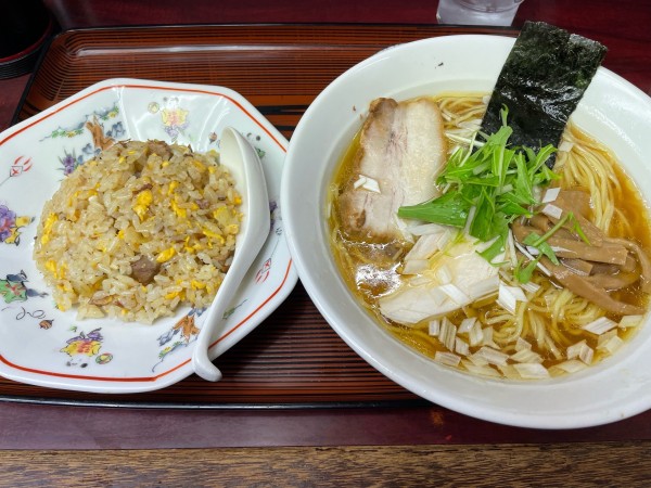 「鶏だしラーメン　半チャーハン」@明星飯店の写真