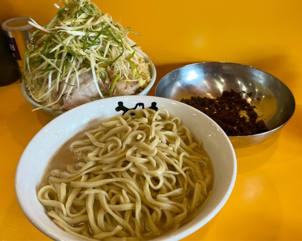 「小つけ麺 ブタ増し 辛い奴 グリーンな奴×3」@ラーメン二郎 八王子野猿街道店2の写真