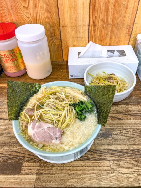 「ねぎとろラーメン+チャーシュー1枚+背脂+セットネギ丼」@ラーメンショップ 厚木店の写真