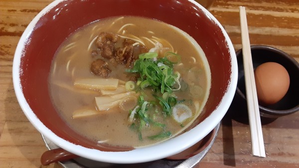 「ラーメン　無料卵」@徳島ラーメン 麺王 高松駅前店の写真